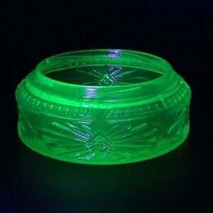 Vintage Art Deco Uranium Glass Powder Jar Box Dish Base UV Glow 4.25” No Lid